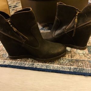 Ugg wedge booties